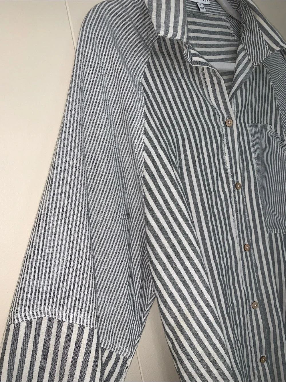 MIOU MUSE Women's Gray & White Striped Button-Down Shirt